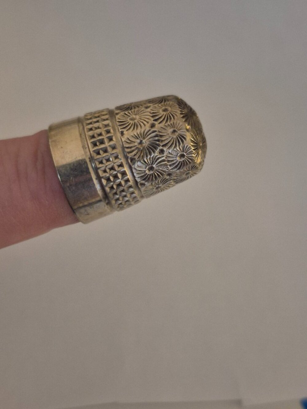 Antique Charles Horner Silver Dorcas Thimble - Daisy & Waffle Size 6